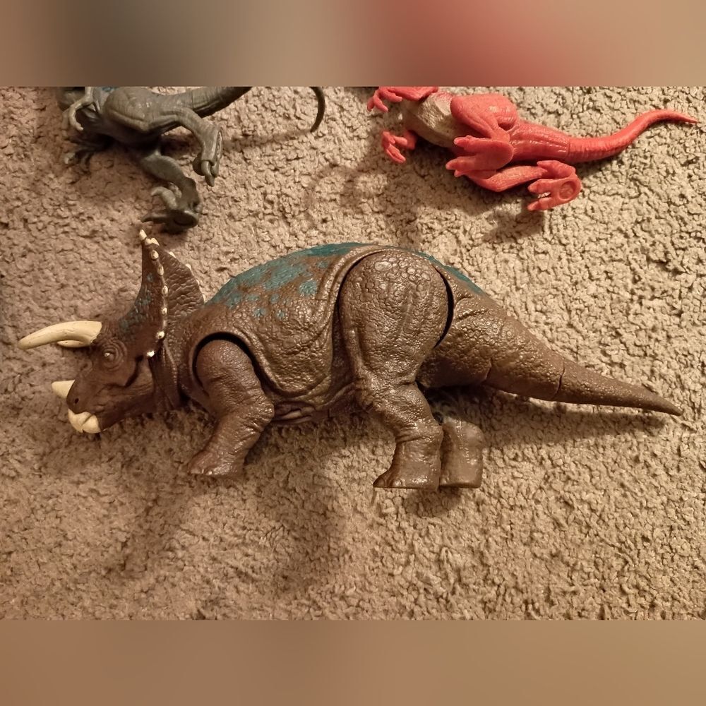 Jurassic World Dino Action Figure Toy Lot PRE-OWNED - Picture 5 of 6